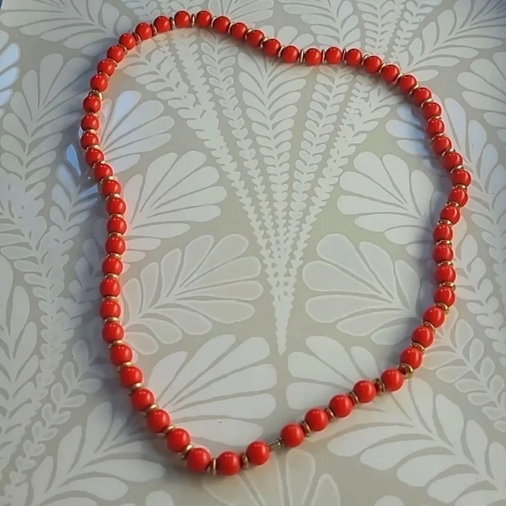 Vintage 60s Red and Gold Beaded necklace